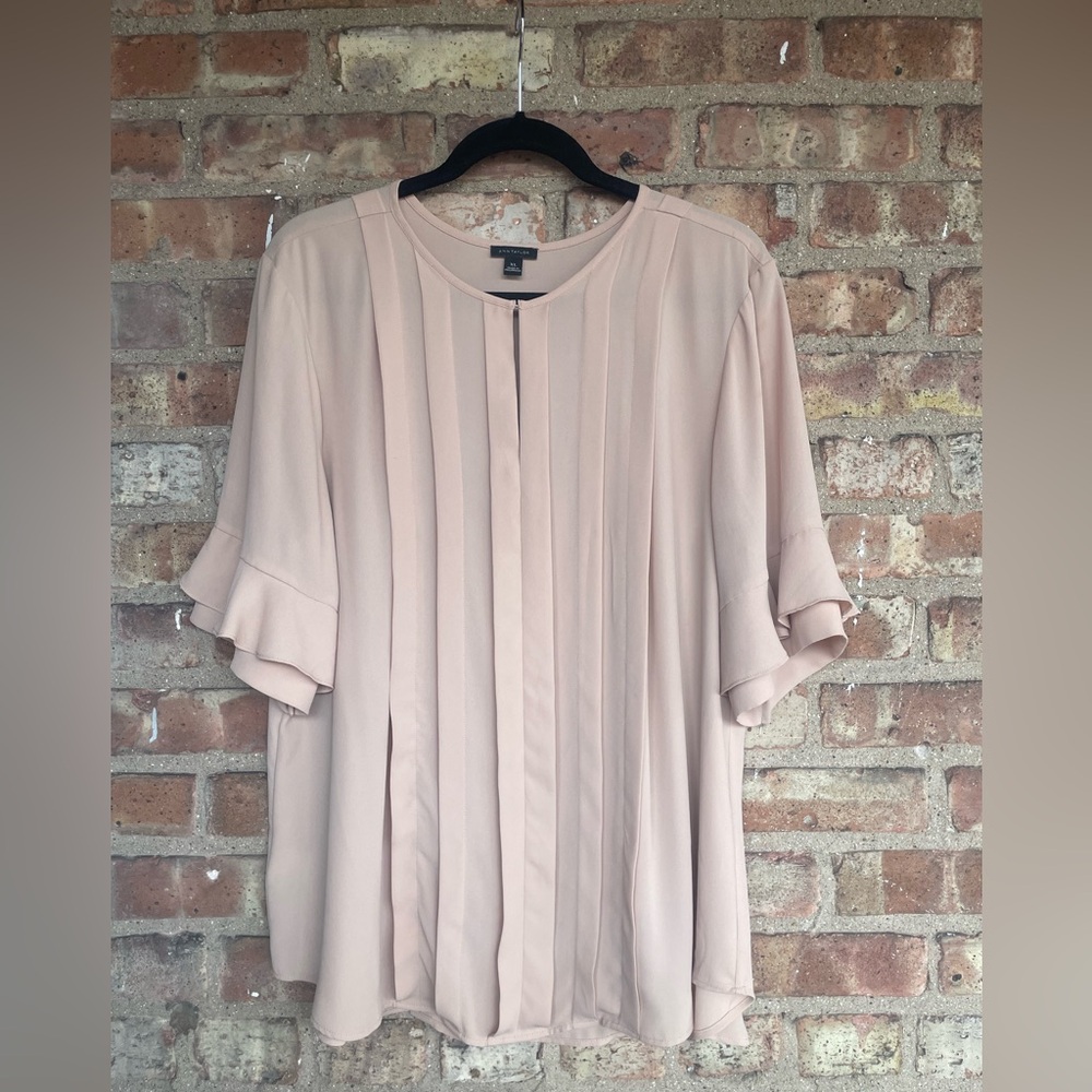 Ann Taylor Pleated Short Sleeve Ruffle Blouse🖤